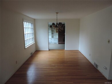 Dining room.