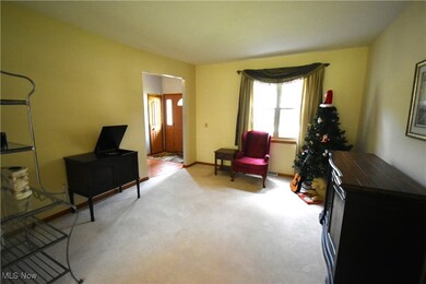 26977 Valeside Ln, Olmsted Falls, OH 44138 - photo 5