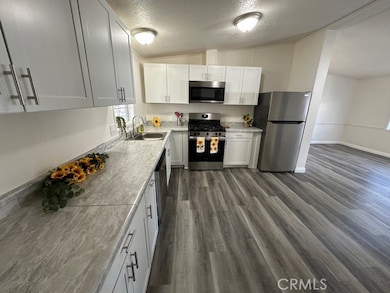 880 N Lake St unit 82, Hemet, CA 92544 - photo 2