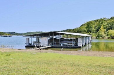 232 Sleepy Hollow Dr unit 18, Kimberling City, MO 65686 - photo 3