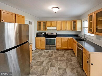 7240 Ridgeway Dr, Manassas, VA 20112 - photo 6