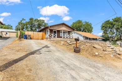 724 S Chelan Ave, Wenatchee, WA 98801 - photo 3