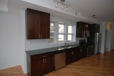 6134 N Washtenaw Ave unit 2R, Chicago, IL 60659 - photo 2