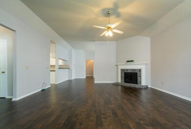 2909 Julie Ann Dr, Pearland, TX 77584 - photo 5