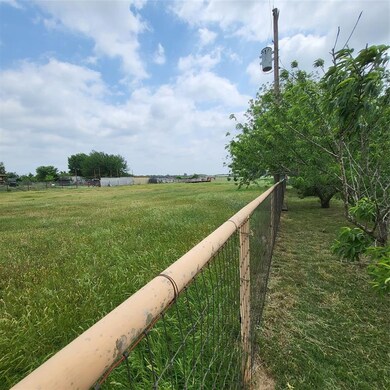 610 Springfield Rd, Springtown, TX 76082 - photo 4