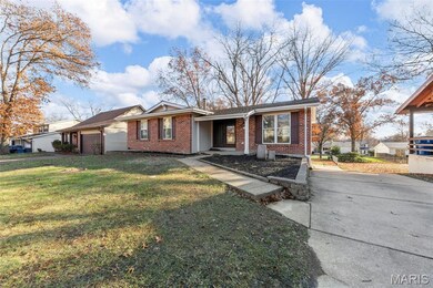 818 Reinke Rd, Ballwin, MO 63021 - photo 2