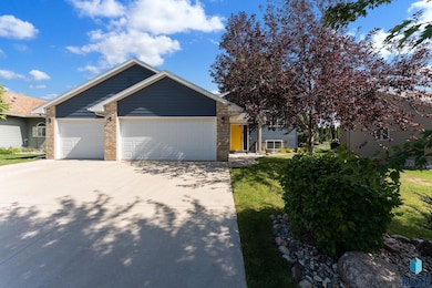 5216 S Arden Ave, Sioux Falls, SD 57108 - photo 2