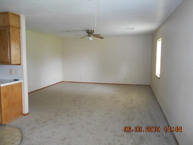 425 E 6th St, Cushing, OK 74023 - photo 4