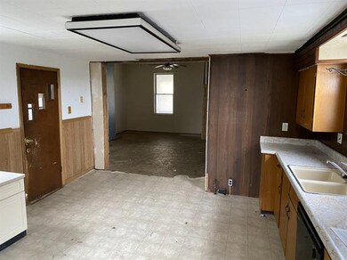 204 Emerson St, Vandergrift, PA 15690 - photo 6