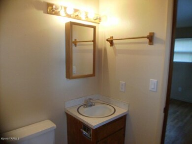1/2 BATH