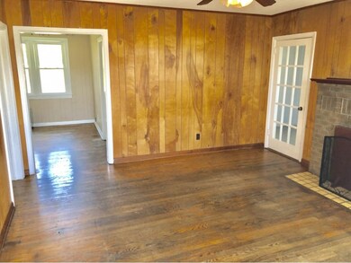 207 Young St, Johnson City, TN 37601 - photo 3