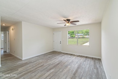 10-web-or-mls-3708 Vienna Drive-11