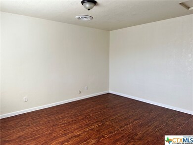 2112 Circle Dr, Copperas Cove, TX 76522 - photo 3