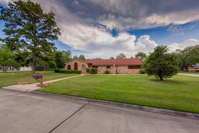 1008 Lynn Cir, Friendswood, TX 77546 - photo 2