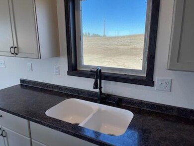 14731 Baxter St, Williston, ND 58801 - photo 7