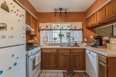 2204 Teton Pkwy, Algonquin, IL 60102 - photo 4