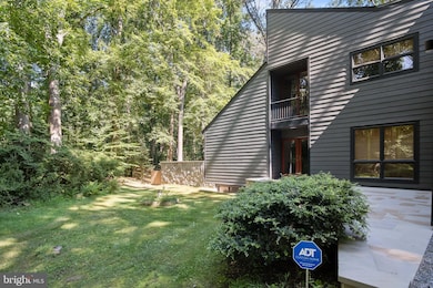 634 Springvale Rd, Great Falls, VA 22066 - photo 5