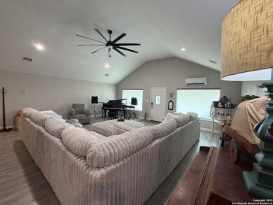 1116 S 2nd St, Floresville, TX 78114 - photo 6