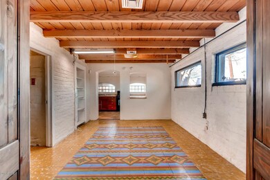 3924 N 22nd St Phoenix AZ-large-005-1-Di