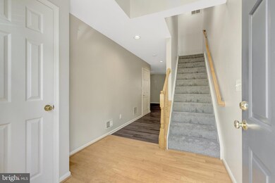 2579 James Madison Cir, Herndon, VA 20171 - photo 4