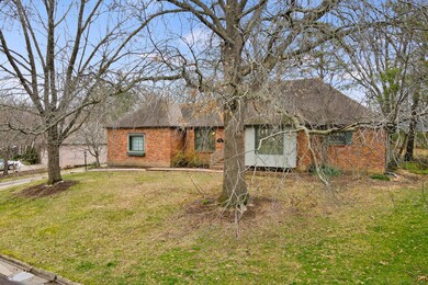 2 E Burnam Rd, Columbia, MO 65203