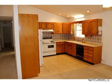 188 Brookside Dr, Hendersonville, NC 28792 - photo 6