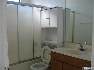 upstairs bath 3
