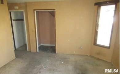 621 W 15th St, Davenport, IA 52803 - photo 3