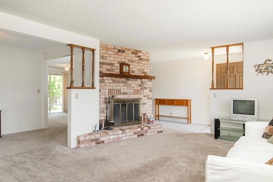 1510 Sunny Circle Listing Pics - Living