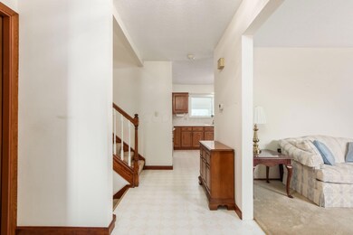 4811 Manitoba Rd, Columbus, OH 43229 - photo 2