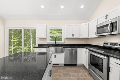 224 Latane Dr, Colonial Beach, VA 22443 - photo 2