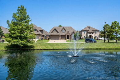 Relaxing views, facing ponds, park, trails.