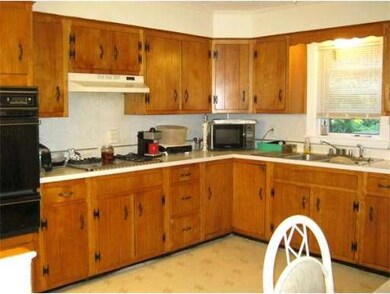 856 Allen St, North Dartmouth, MA 02747 - photo 4