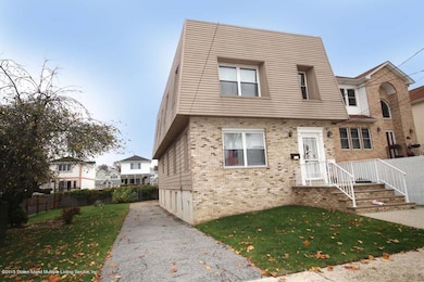 290 Mallory Ave, Staten Island, NY 10305 - photo 2