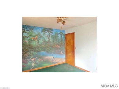 Master BR with tropical mural
