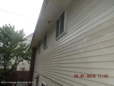 125 W Holly St, Hazleton, PA 18201 - photo 2
