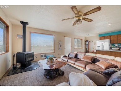 126 N Harbor St, Rockaway Beach, OR 97136 - photo 4