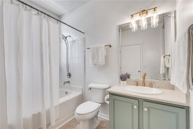Large ensuite bathroom