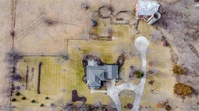 19810 S Hedge Ln, Spring Hill, KS 66083 - photo 6