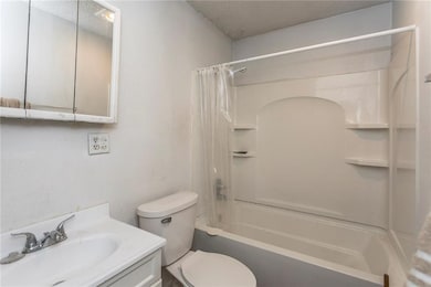 1335 E 28th St, Des Moines, IA 50317 - photo 5