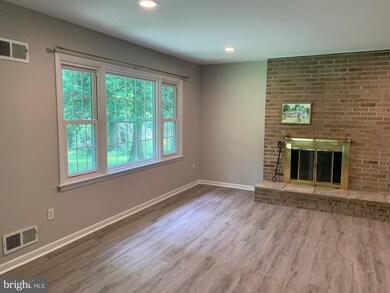 100 Oakton Rd, Gaithersburg, MD 20877 - photo 2