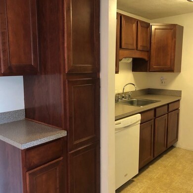 135 Grove St unit 141, Rockland, MA 02370 - photo 2