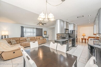 220 Cinnamon Lake Cir, Melbourne, FL 32901 - photo 3