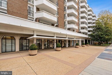 Town Square Towers unit 311, Washington, DC 20024 - photo 3