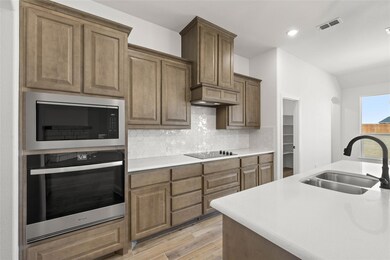 112 Trail Dust- Kitchen-4