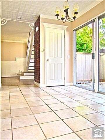 Dinning room with back patio