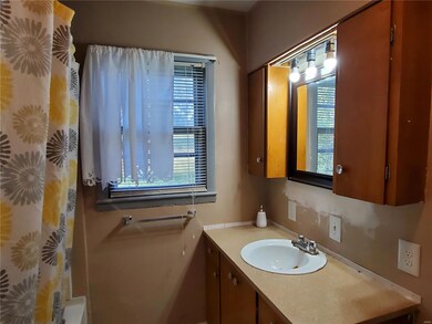 302 N Locust St, Dixon, MO 65459 - photo 7