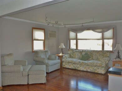 7 Pennichuck St, Nashua, NH 03064 - photo 4