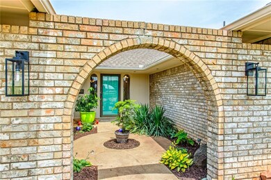 6828 N Comanche Ave, Warr Acres, OK 73132 - photo 2