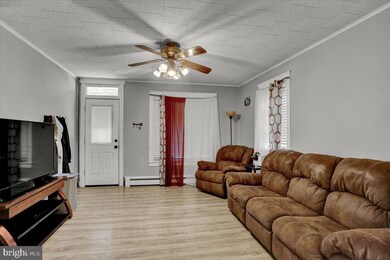 1011 E Bellevue Ave, Reading, PA 19605 - photo 4